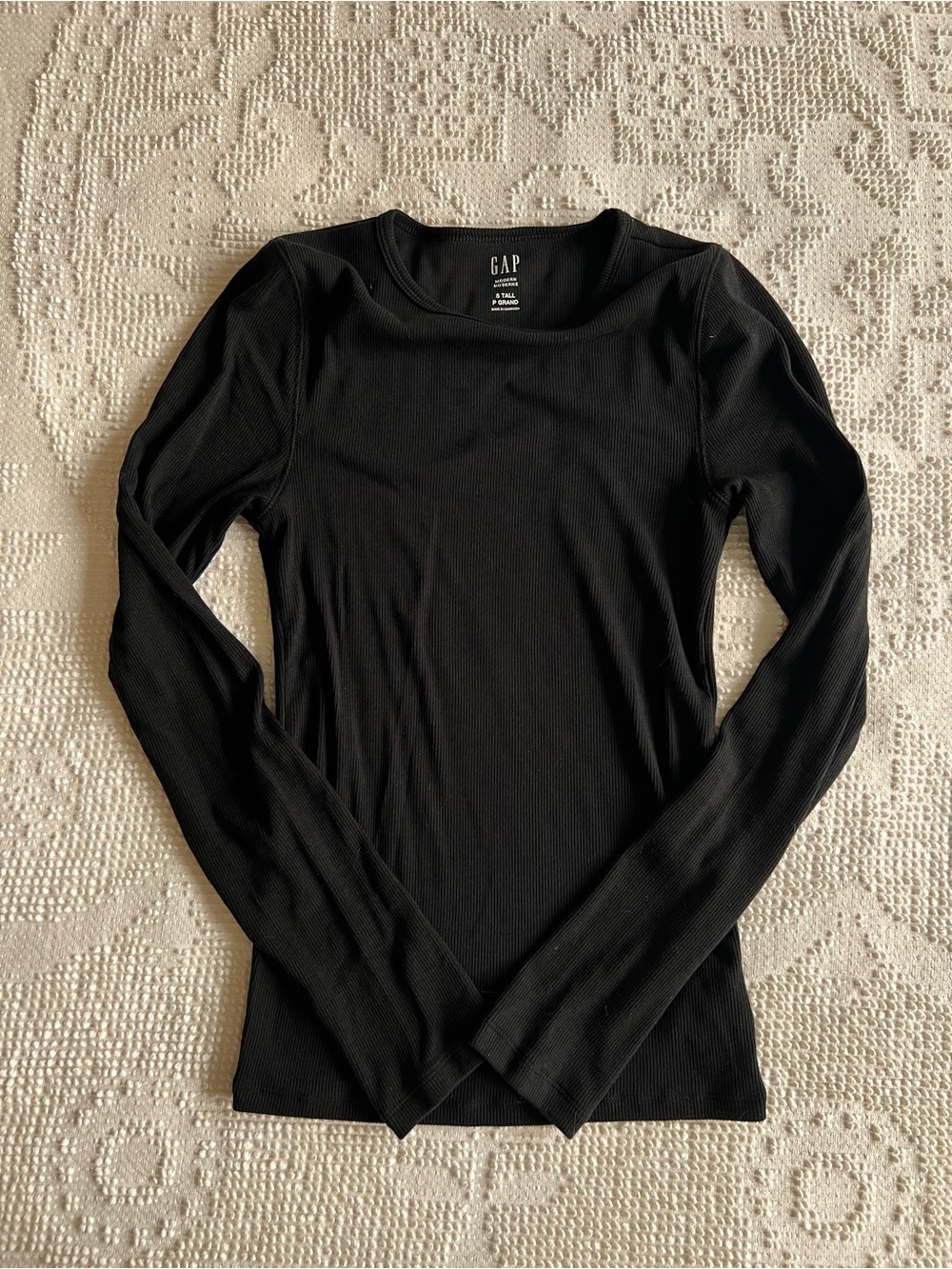 GAP Women’s Black Long-Sleeve Ribbed Top size small TALL